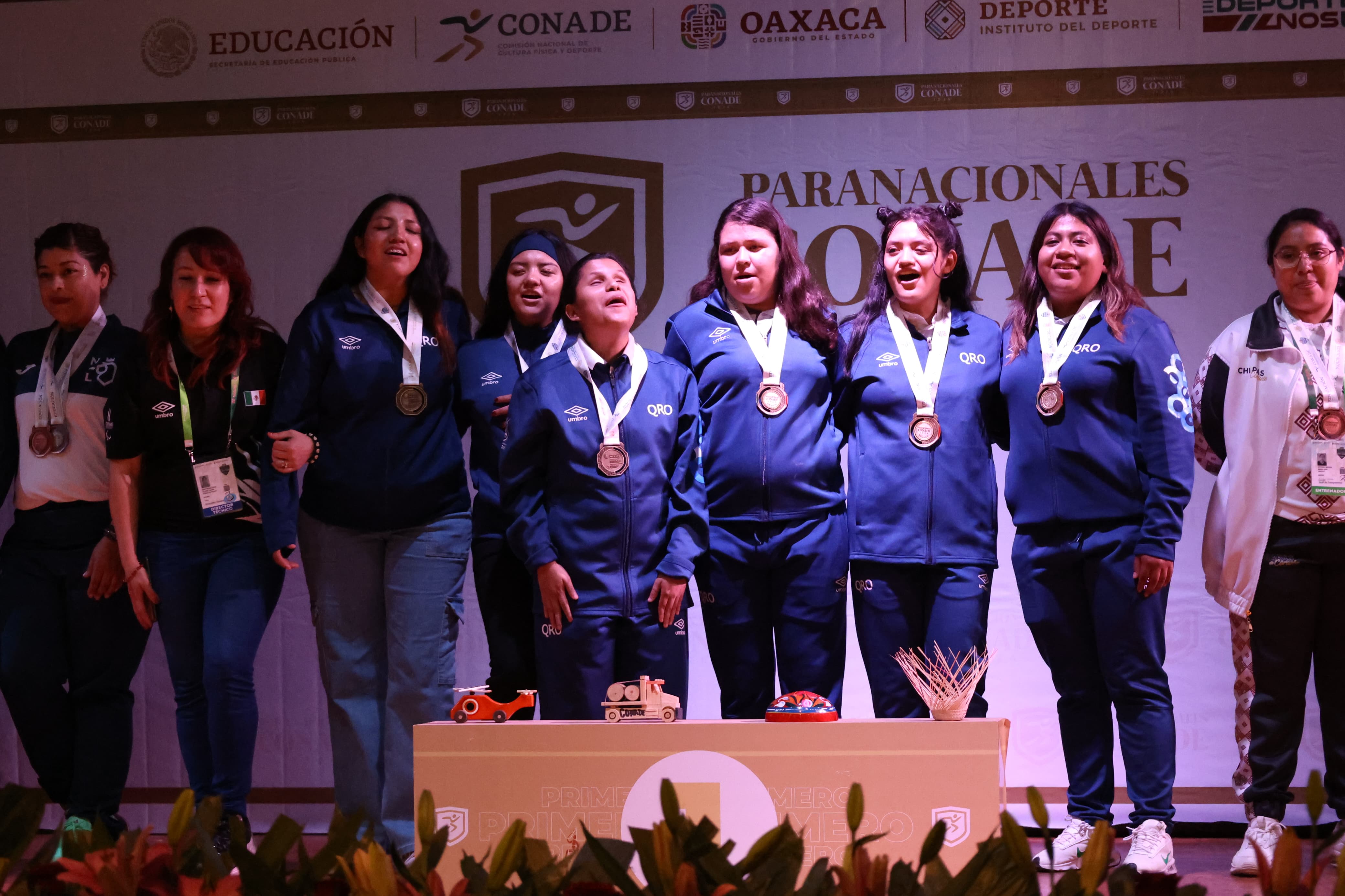 Medallistas orgullosas